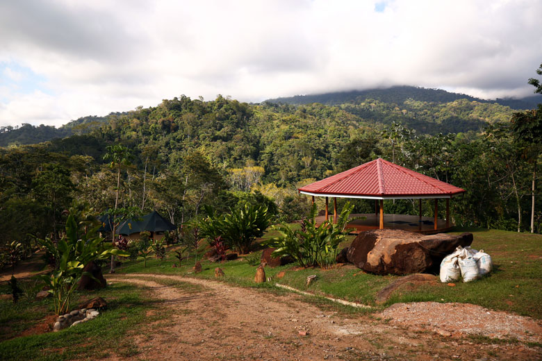 manoas, luxury tents and apartment villas in Uvita. View of the yoga deck and tents