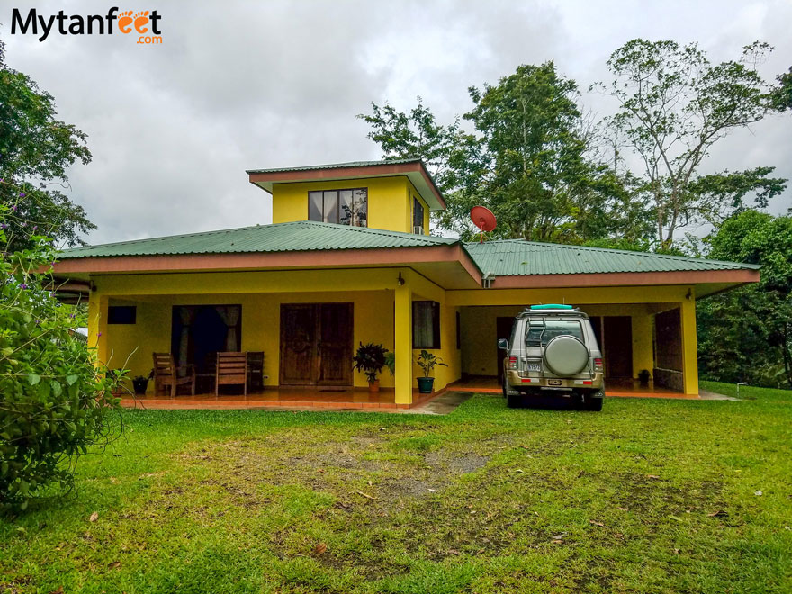 Airbnb in Arenal - house garage