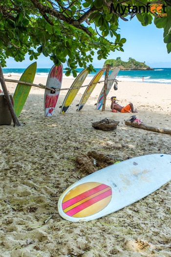 Playa Cocles surfing