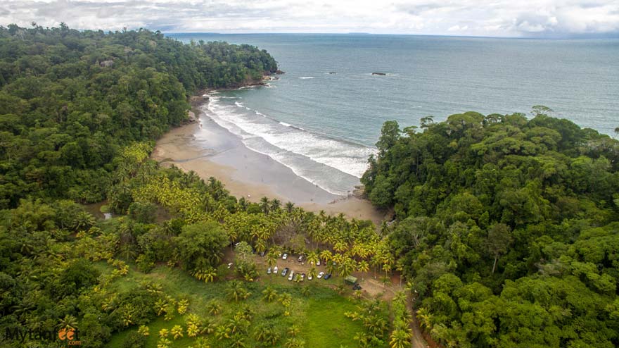 Playa Ventanas beach by Ojochal, Costa Rica