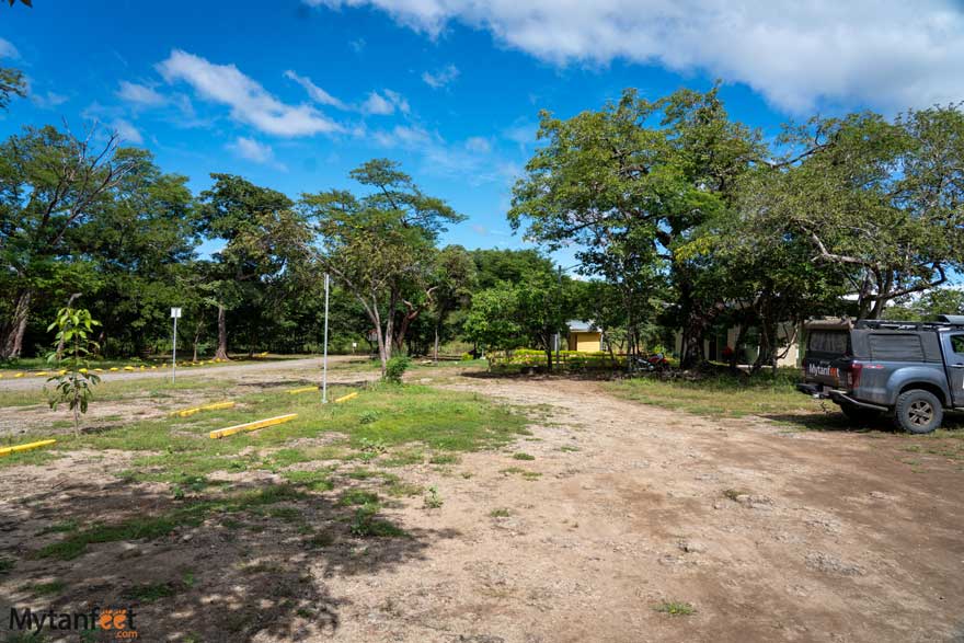 Cortes waterfall parking lot