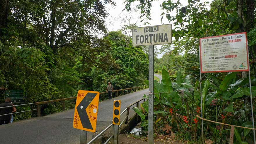 El salto, La Fortuna parking