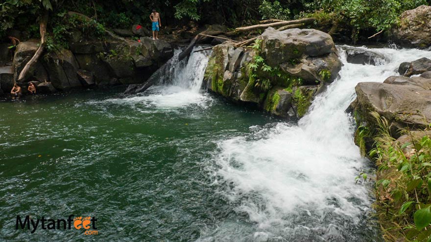 La Fortuna free swimming holes - el salto rope swing