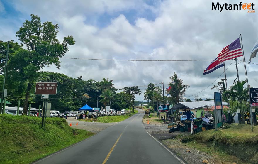 rio celeste tenorio volcano national park parking lot 