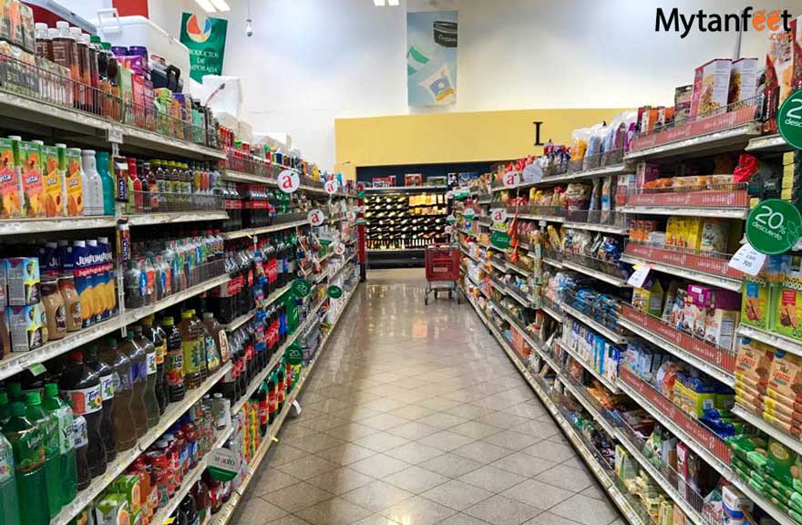 A grocery store 'Super Jordix' in Quepos, Puntarenas Province