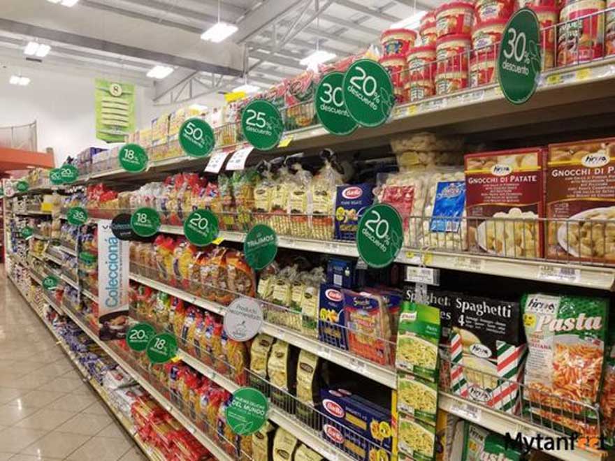 A grocery store 'Super Jordix' in Quepos, Puntarenas Province