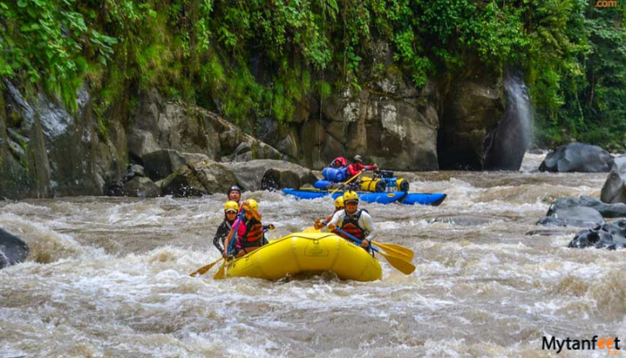 pacuare white water rafting Class III and IV 