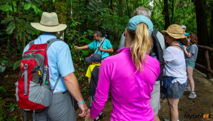 hire a guide in la fortuna